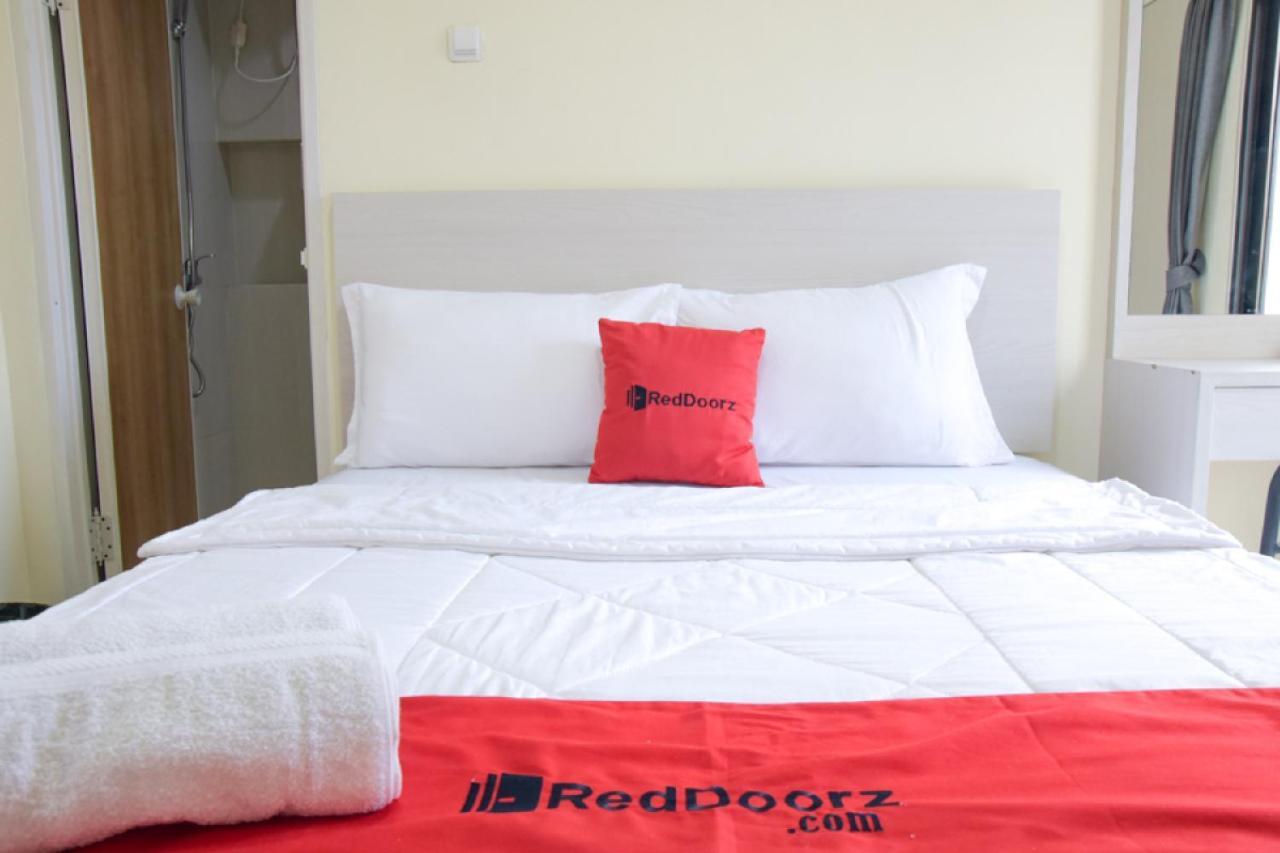 RedDoorz @ Genteng Surabaya Exterior foto