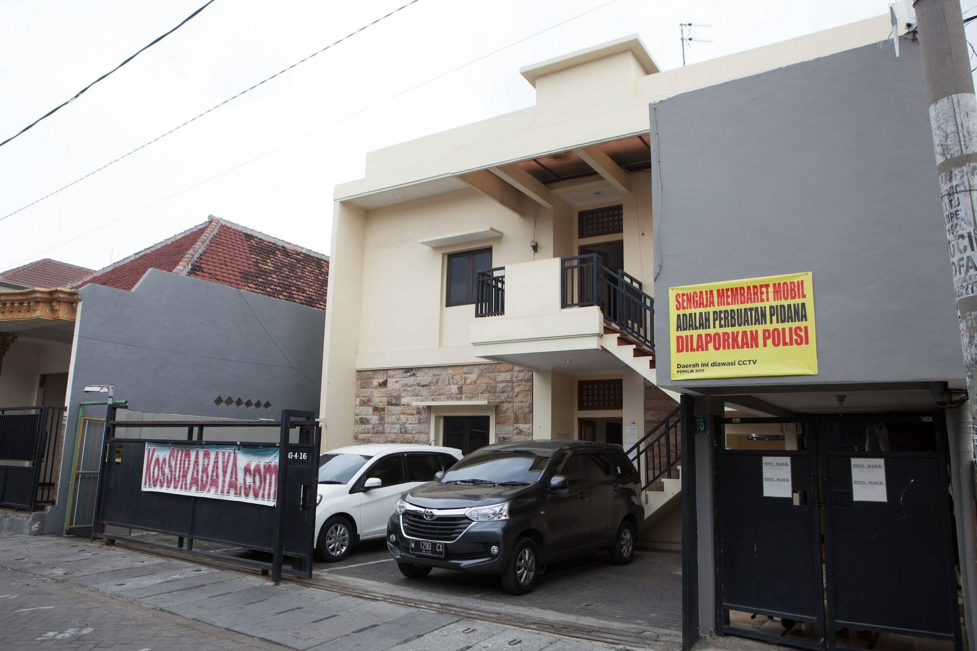 RedDoorz @ Genteng Surabaya Exterior foto
